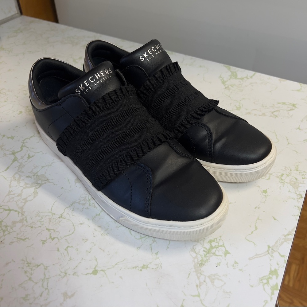 Skechers slip on fashion sneakers size 7